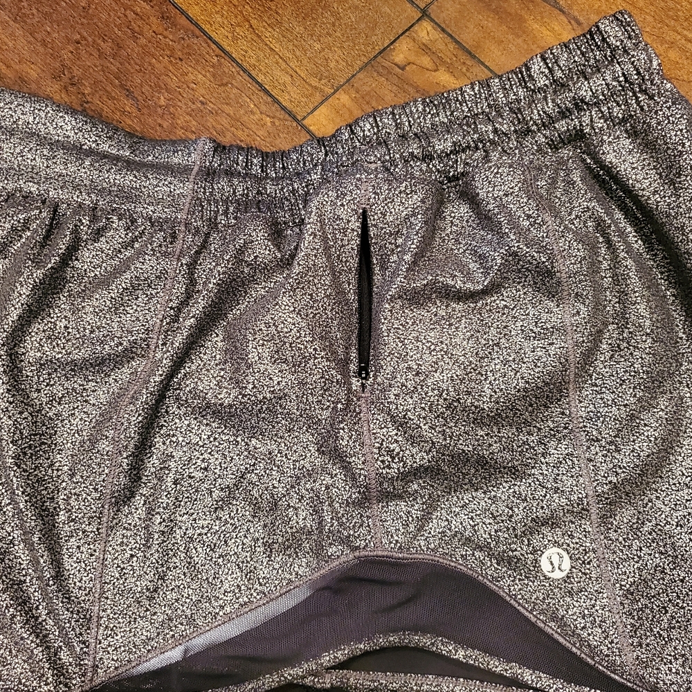 Lululemon Silver Metallic Hotty Hot Shorts II -   4 inch  - Size 10 - Picture 12 of 12